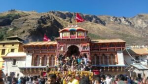 बदरीनाथ मंदिर में वेद ऋचाओं का वाचन भी बंद