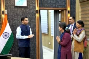 डीएम सविन बंसल ने इंजीनियर प्रियंका कुकरेती की पढ़ाई को दिया नया जीवन, नौकरी के बाद अब M.Tech में दाखिला और शिक्षा का पूरा खर्च