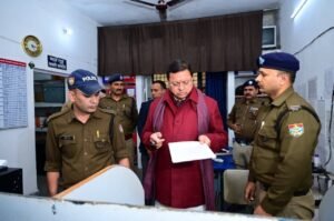 सीएम धामी का डालनवाला थाने पर औचक निरीक्षण: थानेदार अनुपस्थित मिले, तत्काल लाइन हाजिर