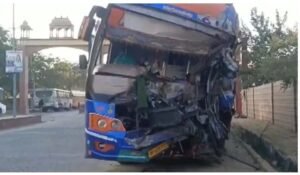 खाटू श्याम जा रहे तीर्थयात्रियों की बस ट्रक से टकराई, 3 की मौत, 28 घायल