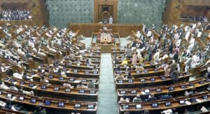 संसद शीतकालीन सत्र : दूसरे दिन भी हंगामे के आसार, विपक्ष का प्रदर्शन