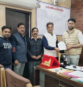 महाशिवरात्रि से पूर्व श्रद्धालुओं की सुरक्षा को लेकर महानगर व्यापार मंडल सक्रिय मुख्य नगर आयुक्त को सौंपा गया ज्ञापन, व्यवस्थाओं में सुधार का आश्वासन !!