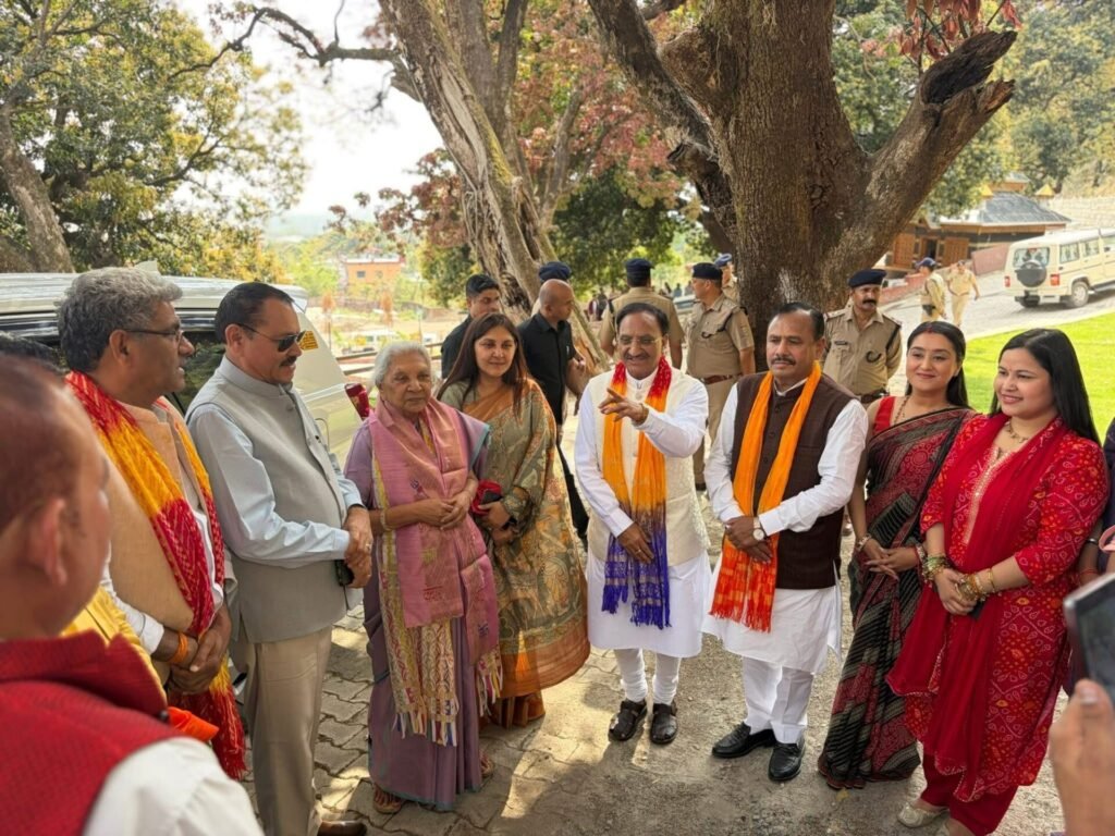 उत्तर प्रदेश की महामहिम राज्यपाल सिर मुनि आनंदी बी पटेल जी पहुँची लेखक गाँव पूर्व मुख्यमंत्री निशंक जी के साथ किया भ्रमण और बोला बहुत ही सुंदर एवं सुन्दर वातावरण है !!