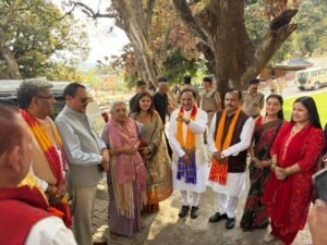 उत्तर प्रदेश की महामहिम राज्यपाल सिर मुनि आनंदी बी पटेल जी पहुँची लेखक गाँव पूर्व मुख्यमंत्री निशंक जी के साथ किया भ्रमण और बोला बहुत ही सुंदर एवं सुन्दर वातावरण है !!