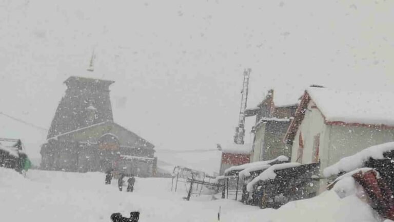 Snowfall: मौसम ने ली करवट, बढ़ी ठिठुरन, बर्फ से ढके केदारनाथ और यमुनोत्री धाम, तस्वीरों में देखें मनमोहक नजारा