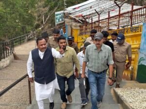 औचक निरीक्षण: चंडी देवी मंदिर परिसर में गंदगी देख नाराज हुए दर्जाधारी मंत्री, रोपवे कंपनी को सख्त चेतावनी