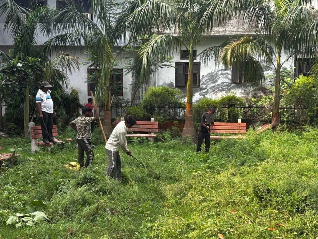 हरिद्वार: भूपतवाला के वार्ड नंबर 2 में नगर निगम का बड़ा अभियान; नालियों की सफाई के बाद अब चमकेगा गंगा विहार कॉलोनी का पार्क