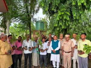 लक्सर के मुंडाखेड़ा कलां में हरेला पर्व पर राज्य मंत्री ओम प्रकाश जमदग्नि ने किया वृक्षारोपण, पर्यावरण संरक्षण का दिया संदेश