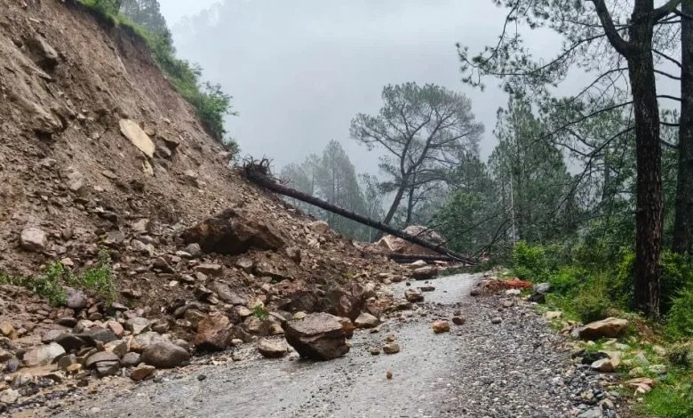 यमुनोत्री हाईवे फिर बंद, भूस्खलन से स्यानाचट्टी और पालीगढ़ के पास रुका यातायात
