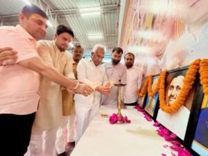 हरिद्वार के वासुदेव आश्रम में आयोजित नारी शक्ति वंदन समारोह में कैबिनेट मंत्री मदन कौशिक ने मातृशक्ति से संवाद किया। स्थानीय लोगों ने मदन कौशिक को फिर से विधायक बनाने का समर्थन किया !!