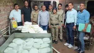 मिलावटखोरी पर बड़ा प्रहार: पनीर निर्माण इकाई पर आधी रात को छापा, 10 कुंतल संदिग्ध खाद्य सामग्री नष्ट